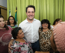 O município de Mauá da Serra, no Vale do Ivaí, ganhará uma nova escola estadual. O governador Carlos Massa Ratinho Junior esteve no município nesta quarta-feira (10) para assinar a ordem de serviço para a construção do Colégio Estadual Vilson Miranda, que terá capacidade para 840 estudantes. O investimento é de R$ 5 milhões.  -  Mauá da Serra, 10/04/2019  -  Foto: Rodrigo Félix Leal/ANPr