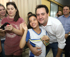 O município de Mauá da Serra, no Vale do Ivaí, ganhará uma nova escola estadual. O governador Carlos Massa Ratinho Junior esteve no município nesta quarta-feira (10) para assinar a ordem de serviço para a construção do Colégio Estadual Vilson Miranda, que terá capacidade para 840 estudantes. O investimento é de R$ 5 milhões.  -  Mauá da Serra, 10/04/2019  -  Foto: Rodrigo Félix Leal/ANPr