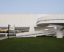 Museu Oscar Niemeyer (MON)  -  Foto: leonardo Finotti
