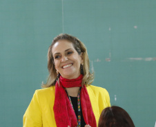 A professora de sociologia, Priscila Matos Drosoek, profere palestra sobre bullying no Colégio Estadual São Cristovão, em São José dos Pinhais. N/F: Ângela Mercer, chefe do departamento de Diversidade e Direitos Humanos da SEED.São José do Pinhais, 10-04-19.Foto: Arnaldo Alves / ANPr.