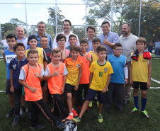 A população de Faxinal, no Vale do Ivaí, ganhou nesta quarta-feira (10)  o espaço Meu Campinho, destinado à prática de atividades de esporte e de lazer, principalmente para crianças e adolescentes