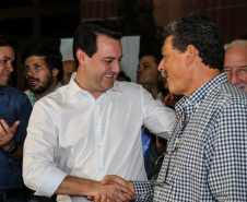 O governador Carlos Massa Ratinho Junior  assina ato que instala o Governo na Expolondrina nesta quarta-feira (10).  Londrina, 10/04/2019 -  Foto: Geraldo Bubniak/ANPr
