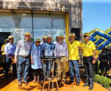 O vice governador Darci Piana faz a  entrega de tratores para agricultores familiares. Os equipamentos são do programa Trator Solidário, na Expolondrina nesta quinta-feira (11).  Londrina, 11/04/2019 -  Foto: Geraldo Bubniak/ANPr