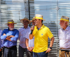 O vice governador Darci Piana faz a  entrega de tratores para agricultores familiares. Os equipamentos são do programa Trator Solidário, na Expolondrina nesta quinta-feira (11).  Londrina, 11/04/2019 -  Foto: Geraldo Bubniak/ANPr