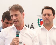 O governador Carlos Massa Ratinho Junior e o presidente da Sanepar, Cláudio Stábile, inauguraram nesta quinta-feira (11) um novo sistema de abastecimento de água em Londrina, capaz de atender quaisquer emergências ou inconstâncias na cidade.  Londrina, 11/04/2019  -  Foto: Rodrigo Felix Leal/ANPr