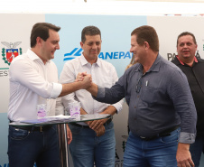 O governador Carlos Massa Ratinho Junior e o presidente da Sanepar, Cláudio Stábile, inauguraram nesta quinta-feira (11) um novo sistema de abastecimento de água em Londrina, capaz de atender quaisquer emergências ou inconstâncias na cidade.  Londrina, 11/04/2019  -  Foto: Rodrigo Felix Leal/ANPr