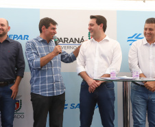 O governador Carlos Massa Ratinho Junior e o presidente da Sanepar, Cláudio Stábile, inauguraram nesta quinta-feira (11) um novo sistema de abastecimento de água em Londrina, capaz de atender quaisquer emergências ou inconstâncias na cidade.   Londrina, 11/04/2019  -  Foto: Rodrigo Felix Leal/ANPr