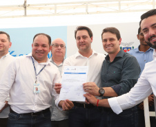 O governador Carlos Massa Ratinho Junior e o presidente da Sanepar, Cláudio Stábile, inauguraram nesta quinta-feira (11) um novo sistema de abastecimento de água em Londrina, capaz de atender quaisquer emergências ou inconstâncias na cidade.   Londrina, 11/04/2019  -  Foto: Rodrigo Felix Leal/ANPr