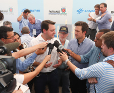 O governador Carlos Massa Ratinho Junior e o presidente da Sanepar, Cláudio Stábile, inauguraram nesta quinta-feira (11) um novo sistema de abastecimento de água em Londrina, capaz de atender quaisquer emergências ou inconstâncias na cidade. Londrina, 11/04/2019  -  Foto: Rodrigo Felix Leal/ANPr