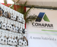 O governador Carlos Massa Ratinho Junior participa nesta sexta-feira (12) da inauguração do residencial Manoel Bono Belascuzas e entrega as chaves da casa própria para 44 famílias de Nova Londrina, no Noroeste do Estado. O empreendimento foi construído em um trabalho integrado do Governo do Estado, por meio da Cohapar, Copel e Sanepar, com o governo federal e a prefeitura.  Nova Londrina, 12/04/2019 -  Foto: Geraldo Bubniak/ANPr
