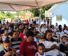 O governador Carlos Massa Ratinho Junior participa nesta sexta-feira (12) da inauguração do residencial Manoel Bono Belascuzas e entrega as chaves da casa própria para 44 famílias de Nova Londrina, no Noroeste do Estado. O empreendimento foi construído em um trabalho integrado do Governo do Estado, por meio da Cohapar, Copel e Sanepar, com o governo federal e a prefeitura.  Nova Londrina, 12/04/2019 -  Foto: Geraldo Bubniak/ANPr