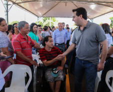 O governador Carlos Massa Ratinho Junior participa nesta sexta-feira (12) da inauguração do residencial Manoel Bono Belascuzas e entrega as chaves da casa própria para 44 famílias de Nova Londrina, no Noroeste do Estado. O empreendimento foi construído em um trabalho integrado do Governo do Estado, por meio da Cohapar, Copel e Sanepar, com o governo federal e a prefeitura.  Nova Londrina, 12/04/2019 -  Foto: Geraldo Bubniak/ANPr
