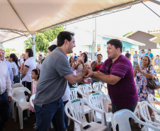 O governador Carlos Massa Ratinho Junior participa nesta sexta-feira (12) da inauguração do residencial Manoel Bono Belascuzas e entrega as chaves da casa própria para 44 famílias de Nova Londrina, no Noroeste do Estado. O empreendimento foi construído em um trabalho integrado do Governo do Estado, por meio da Cohapar, Copel e Sanepar, com o governo federal e a prefeitura.  Nova Londrina, 12/04/2019 -  Foto: Geraldo Bubniak/ANPr