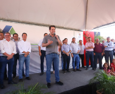 O governador Carlos Massa Ratinho Junior participa nesta sexta-feira (12) da inauguração do residencial Manoel Bono Belascuzas e entrega as chaves da casa própria para 44 famílias de Nova Londrina, no Noroeste do Estado. O empreendimento foi construído em um trabalho integrado do Governo do Estado, por meio da Cohapar, Copel e Sanepar, com o governo federal e a prefeitura.  Nova Londrina, 12/04/2019 -  Foto: Rodrigo Felix Leal/ANPr