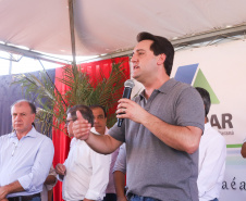 O governador Carlos Massa Ratinho Junior participa nesta sexta-feira (12) da inauguração do residencial Manoel Bono Belascuzas e entrega as chaves da casa própria para 44 famílias de Nova Londrina, no Noroeste do Estado. O empreendimento foi construído em um trabalho integrado do Governo do Estado, por meio da Cohapar, Copel e Sanepar, com o governo federal e a prefeitura.  Nova Londrina, 12/04/2019 -  Foto: Rodrigo Felix Leal/ANPr