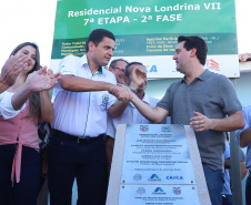 O governador Carlos Massa Ratinho Junior participa nesta sexta-feira (12) da inauguração do residencial Manoel Bono Belascuzas e entrega as chaves da casa própria para 44 famílias de Nova Londrina, no Noroeste do Estado. O empreendimento foi construído em um trabalho integrado do Governo do Estado, por meio da Cohapar, Copel e Sanepar, com o governo federal e a prefeitura.  Nova Londrina, 12/04/2019 -  Foto: Rodrigo Felix Leal/ANPr