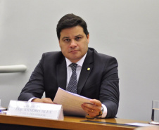 O Governo do Paraná determinou a retomada do projeto de ampliação e reforma do 2º Grupamento de Bombeiros de Ponta Grossa, nos Campos Gerais. A Secretaria de Infraestrutura e Logística trata da retomada dos trabalhos, em conjunto com a Secretaria de Segurança Pública e Administração Penitenciária e a Paraná Edificações. Na foto, o secretário da Infraestrutura e Logística, Sandro Alex  -  Curitiba, 12/04/2019  -  Foto: Divulgação SEIL