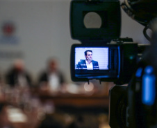 O governador Carlos Massa Ratinho Junior participa nesta segunda-feira (15) de Coletiva de Imprensa com um balanço dos 100 dias de gestão.   Curitiba, 15/04/2019 -  Foto: Geraldo Bubniak/ANPr
