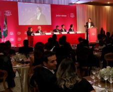 O governador Carlos Massa Ratinho Junior afirmou nesta segunda-feira (15), em encontro com empresários do Lide Paraná, que o Governo do Estado busca investimentos para atingir a meta de 500 mil novos empregos e acabar com bolsões de pobreza que ainda existem algumas cidades.
Foto Gilson Abreu ANPr