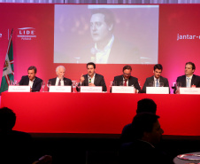 O governador Carlos Massa Ratinho Junior afirmou nesta segunda-feira (15), em encontro com empresários do Lide Paraná, que o Governo do Estado busca investimentos para atingir a meta de 500 mil novos empregos e acabar com bolsões de pobreza que ainda existem algumas cidades.
Foto Gilson Abreu ANPr