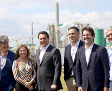 Governador Carlos Massa Ratinho Júnior visita a fábrica da Klabin em Ortigueira, na assinatura de convênio com a empresa e a prefeitura do município para a construção da Escola Técnica de Operação Florestal e Agrícola.  -  Ortigueira, 16/04/2019  -  Foto: Jaelson Lucas/ANPr