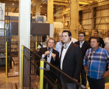 Governador Carlos Massa Ratinho Júnior visita a fábrica da Klabin em Ortigueira, na assinatura de convênio com a empresa e a prefeitura do município para a construção da Escola Técnica de Operação Florestal e Agrícola.  -  Ortigueira, 16/04/2019  -  Foto: Jaelson Lucas/ANPr