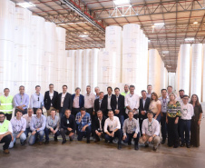 Governador Carlos Massa Ratinho Júnior visita a fábrica da Klabin em Ortigueira, na assinatura de convênio com a empresa e a prefeitura do município para a construção da Escola Técnica de Operação Florestal e Agrícola.  -  Ortigueira, 16/04/2019  -  Foto: Rodrigo Félix Leal/ANPr