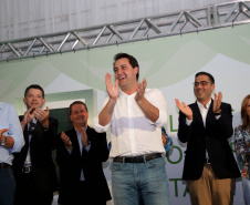Governador Carlos Massa Ratinho Júnior visita a fábrica da Klabin em Ortigueira, na assinatura de convênio com a empresa e a prefeitura do município para a construção da Escola Técnica de Operação Florestal e Agrícola. - Ortigueira, 16/04/2019 - Foto: Jaelson Lucas/ANPr