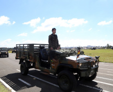O Exército Brasileiro completa 371 anos em abril. Nesta quarta-feira (17), para celebrar a data, a 5ª Divisão de Exército realizou no Forte Pinheirinho, em Curitiba, uma solenidade militar com apresentação da banda da corporação e desfiles. Também foram entregues Medalhas de Ordem do Mérito Militar e diplomas a 20 civis e militares. O secretário de Estado da Segurança Pública e da Administração Penitenciária, Luiz Felipe Carbonell, participou da solenidade.
Foto Gilson Abreu ANPr