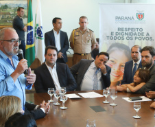 O governador Carlos Massa Ratinho Junior assinou nesta quarta-feira (17), no Palácio Iguaçu, um projeto de lei que propõe a criação do Conselho Estadual dos Povos Indígenas (CEPI-PR), órgão consultivo que será responsável por assegurar a participação dos povos indígenas nas políticas públicas do Estado.  -  Curitiba, 17/04/2019  -  Foto:  Rodrigo Félix Leal/ANPr