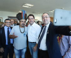 O governador Carlos Massa Ratinho Junior assinou nesta quarta-feira (17), no Palácio Iguaçu, um projeto de lei que propõe a criação do Conselho Estadual dos Povos Indígenas (CEPI-PR), órgão consultivo que será responsável por assegurar a participação dos povos indígenas nas políticas públicas do Estado.  -  Curitiba, 17/04/2019  -  Foto:  Rodrigo Félix Leal/ANPr