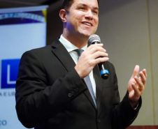 As principais ações e os resultados dos primeiros 100 dias de governo foram apresentados pelo chefe da Casa Civil do Paraná, Guto Silva, a empresários e lideranças do Estado, em evento realizado pelo Instituto Democracia e Liberdade (IDL), nesta terça-feira (16), em Curitiba. Foto: Casa Civil