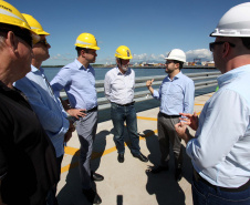 O planejamento futuro para a infraestrutura do Litoral do Estado e o crescimento dos Portos do Paraná foram discutidos nesta quinta-feira (18), durante visita do o vice-governador, Darci Piana, e secretário-chefe da Casa Civil, Guto Silva, ao Porto de Paranaguá. Foto: Claudio Neves/APPA