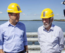 O planejamento futuro para a infraestrutura do Litoral do Estado e o crescimento dos Portos do Paraná foram discutidos nesta quinta-feira (18), durante visita do o vice-governador, Darci Piana, e secretário-chefe da Casa Civil, Guto Silva, ao Porto de Paranaguá. Foto: Claudio Neves/APPA