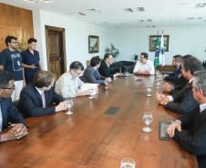 O governador Carlos Massa Ratinho Junior e o presidente da J.Macêdo, Walter Faria Junior, oficializaram nesta quinta-feira (18) a adesão da empresa ao programa Paraná Competitivo e investimentos de R$ 500 milhões em um complexo industrial de manipulação de trigo em Londrina, no Norte do Estado. Foto: Rodrigo Felix Leal/ANPr