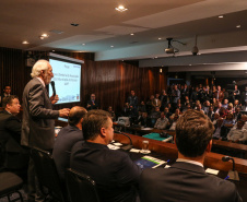 O governador em exercício Darci Piana afirmou nesta terça-feira (12), na posse do novo presidente da Associação dos Municípios do Paraná (AMP), que o Governo enxugou a máquina pública para potencializar os investimentos nos municípios nos próximos anos. Curitiba, 23/04/2019 -  Foto: Geraldo Bubniak/ANPr