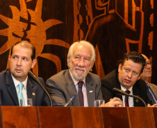 O governador em exercício Darci Piana afirmou nesta terça-feira (12), na posse do novo presidente da Associação dos Municípios do Paraná (AMP), que o Governo enxugou a máquina pública para potencializar os investimentos nos municípios nos próximos anos. Curitiba, 23/04/2019 -  Foto: Geraldo Bubniak/ANPr