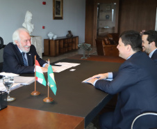 Governador em exercício Darci Piana recebe o  cônsul honorário da Hungria em Curitiba, Marco Aurélio Schetino de Lima.  -  Curitiba, 24/04/2019  -  Foto:  José Fernando Ogura/ANPr