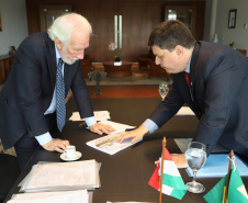 Governador em exercício Darci Piana recebe o  cônsul honorário da Hungria em Curitiba, Marco Aurélio Schetino de Lima.  -  Curitiba, 24/04/2019  -  Foto:  José Fernando Ogura/ANPr
