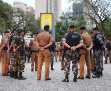 A Polícia Militar começou às 7 horas desta quarta-feira (24) uma megaoperação, a Operação Tiradentes, em todo o Estado, com aproximadamente três mil policiais, 1,2 mil viaturas, além do policiamento já feito rotineiramente. A operação vai até a manhã desta quinta-feira (25) e faz parte de uma ação nacional.  -  Foto: Divulgação PMPR