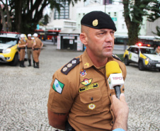 A Polícia Militar começou às 7 horas desta quarta-feira (24) uma megaoperação, a Operação Tiradentes, em todo o Estado, com aproximadamente três mil policiais, 1,2 mil viaturas, além do policiamento já feito rotineiramente. A operação vai até a manhã desta quinta-feira (25) e faz parte de uma ação nacional. Na foto, o Tenente coronel Hudson  -  Foto: Divulgação PMPR