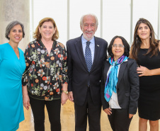 O governador em exercício Darci Piana participa da Posse  dos novos representantes da sociedade civil para a gestão 2019/2021 do O Conselho Estadual do Idoso (CEDI) do Paraná   no Salão de Atos do Palácio Iguaçu,  nesta quarta-feira (24).   Curitiba, 24/04/2019 -  Foto: Geraldo Bubniak/ANPr