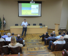  Secretaria de Estado da Agricultura e do Abastecimento apresentou a representantes de sindicatos e entidades do setor a proposta de fusão de suas empresas vinculadas. A reunião realizada nesta segunda-feira (22), em Curitiba, faz parte de uma série de encontros promovidos pela pasta para discutir a proposta de reestruturação e ouvir sugestões do setor. Na foto, o  diretor-geral da secretaria, Rubens Niederheitmann. Foto:SEAB