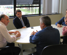 O secretário estadual do Desenvolvimento Urbano, João Carlos Ortega, recebeu nesta quarta-feira (24) mais de uma dezena de prefeitos que apresentaram listas de prioridades às suas respectivas populações.  -  Curitiba, 24/04/2019  -  Foto: Divulgação SEDU