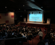 Buscar subsídios para programas e projetos da Política de Proteção Integral das Crianças, é o primeiro passo para uma jornada no combate à violência infantil no Paraná, tema que está se sendo abordado no 1º Simpósio Paranaense Intersetorial de Enfrentamento às Violências contra Crianças e Adolescentes, que acontece nesta terça e quarta-feira (23 e 24), no Auditório do Museu Oscar Niemeyer (MON), em Curitiba.  -  Curitiba, 24/04/2019  -  Foto: Divulgação SEJUF
