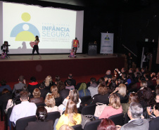Buscar subsídios para programas e projetos da Política de Proteção Integral das Crianças, é o primeiro passo para uma jornada no combate à violência infantil no Paraná, tema que está se sendo abordado no 1º Simpósio Paranaense Intersetorial de Enfrentamento às Violências contra Crianças e Adolescentes, que acontece nesta terça e quarta-feira (23 e 24), no Auditório do Museu Oscar Niemeyer (MON), em Curitiba.  -  Curitiba, 24/04/2019  -  Foto: Divulgação SEJUF
