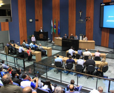 Moradores de São José dos Pinhais, na Região Metropolitana de Curitiba, esclareceram na quarta-feira (24) dúvidas sobre os serviços de água e de esgoto na cidade, em audiência pública na Câmara Municipal.  Na foto,  Engenheira Simone Alvarenga apresentou dados dos serviços na cidade _  São José dos Pinhais, 25/04/2019  -  Foto: Renata Gomes (Câmara de S.José dos Pinhais)