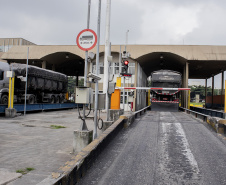 Os Portos do Paraná trabalham constantemente para fortalecer a segurança na região do Porto de Paranaguá. Além da atuação conjunta com Polícia Militar, Polícia Rodoviárias Federal e Estadual e Guarda Municipal, na segurança de caminhões e veículos na entrada da cidade, a Unidade Administrativa de Segurança Portuária (UASP) atua para coibir ações criminosas dentro do cais público.  -  Paranaguá, 26/04/2019  -  Foto: Cláudio Neves/APPA