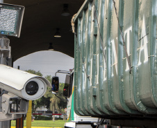 Os Portos do Paraná trabalham constantemente para fortalecer a segurança na região do Porto de Paranaguá. Além da atuação conjunta com Polícia Militar, Polícia Rodoviárias Federal e Estadual e Guarda Municipal, na segurança de caminhões e veículos na entrada da cidade, a Unidade Administrativa de Segurança Portuária (UASP) atua para coibir ações criminosas dentro do cais público.  -  Paranaguá, 26/04/2019  -  Foto: Cláudio Neves/APPA