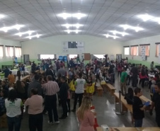 A quinta edição da feira de serviços Paraná Cidadão em 2019 aconteceu em Mandirituba com 7,6 mil atendimentos registrados. Cerca de 5 mil pessoas que passaram pelo evento, encerrado nesta sexta-feira (26), tiveram acesso a diversos serviços gratuitos disponibilizados em um único local.  Mandirituba, 26/04/2019   -  Foto: Divulgação SEJUF